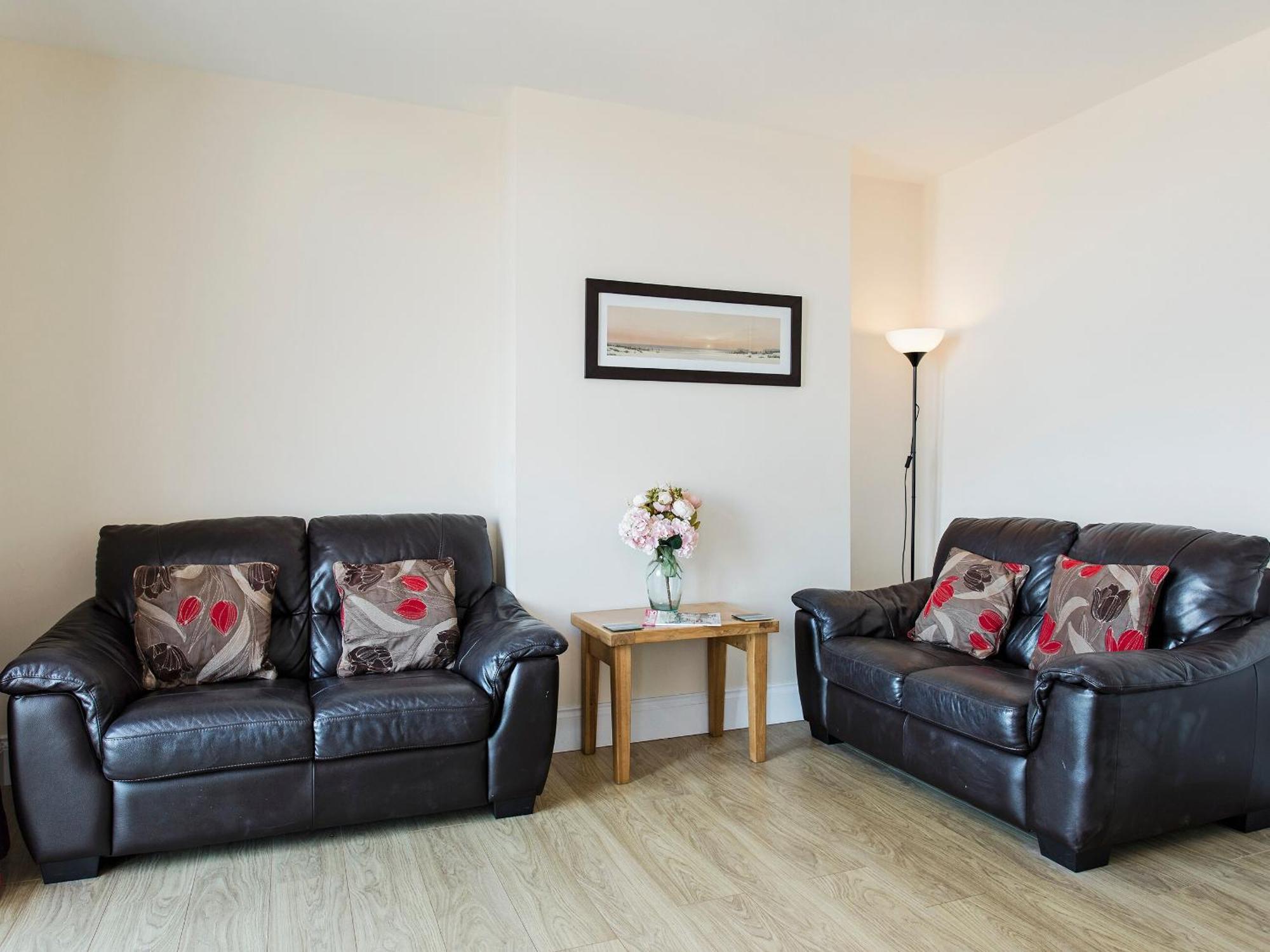 Sunny Beach Apartments Shanklin Buitenkant foto