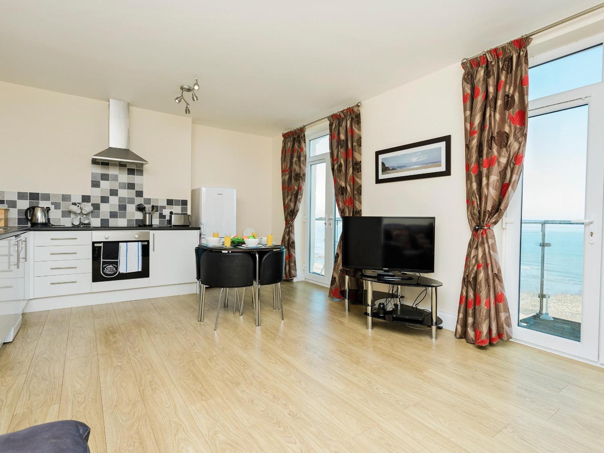 Sunny Beach Apartments Shanklin Buitenkant foto