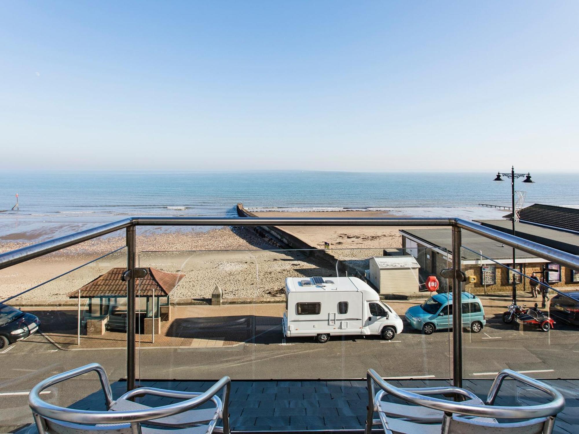 Sunny Beach Apartments Shanklin Buitenkant foto