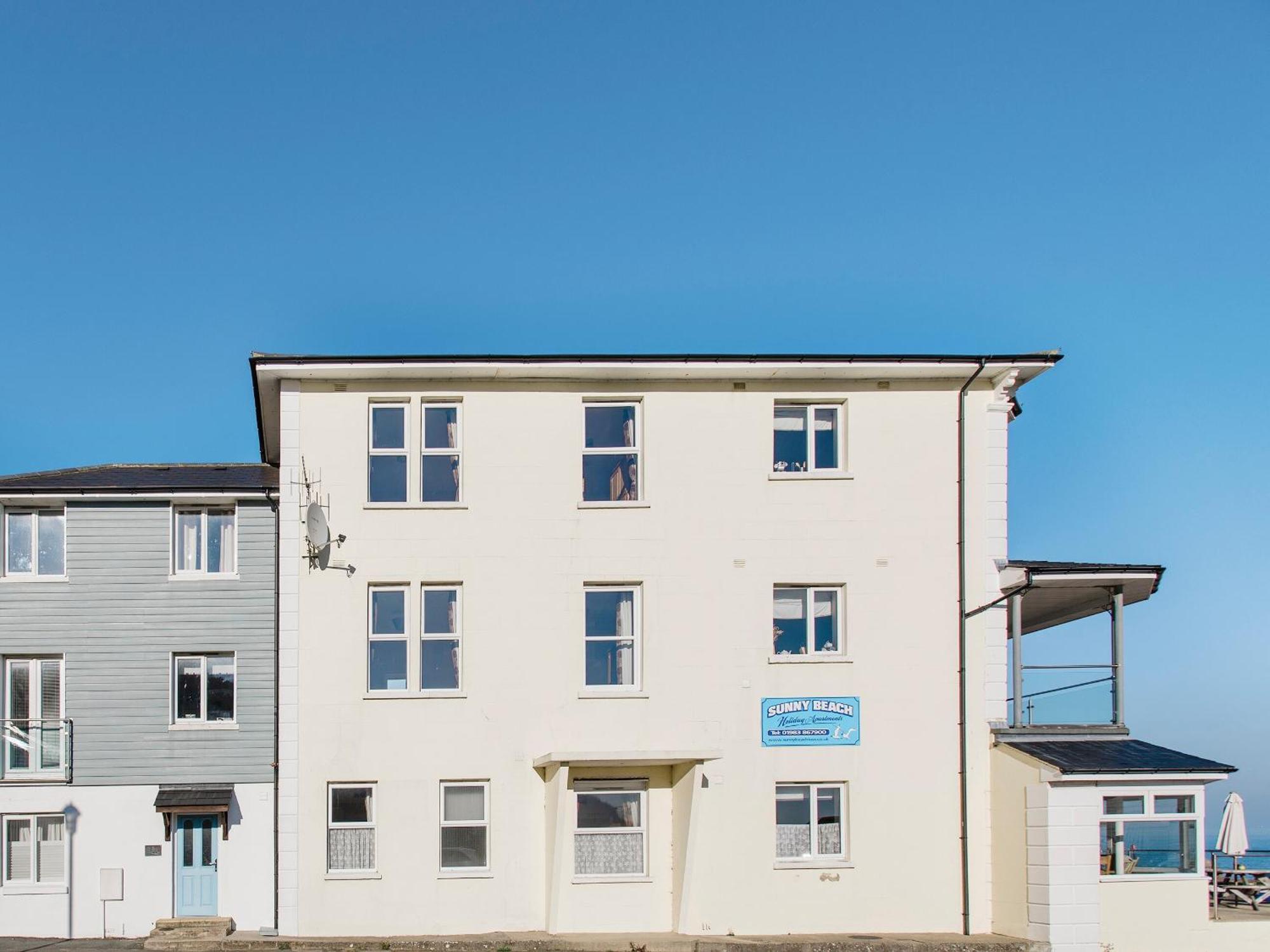 Sunny Beach Apartments Shanklin Buitenkant foto