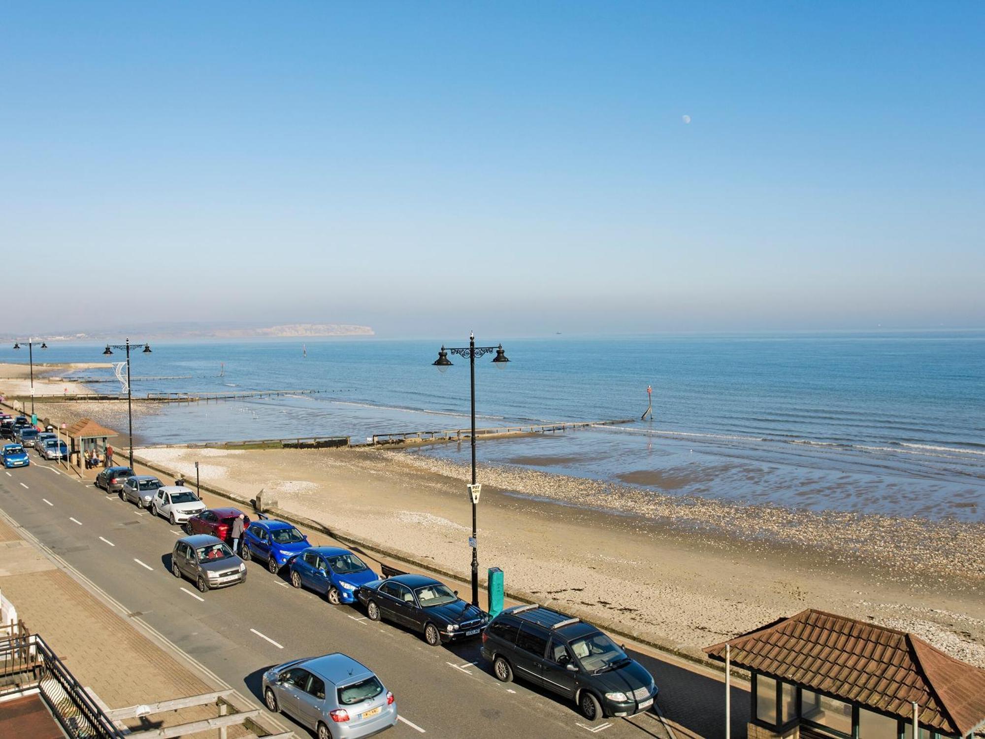 Sunny Beach Apartments Shanklin Buitenkant foto