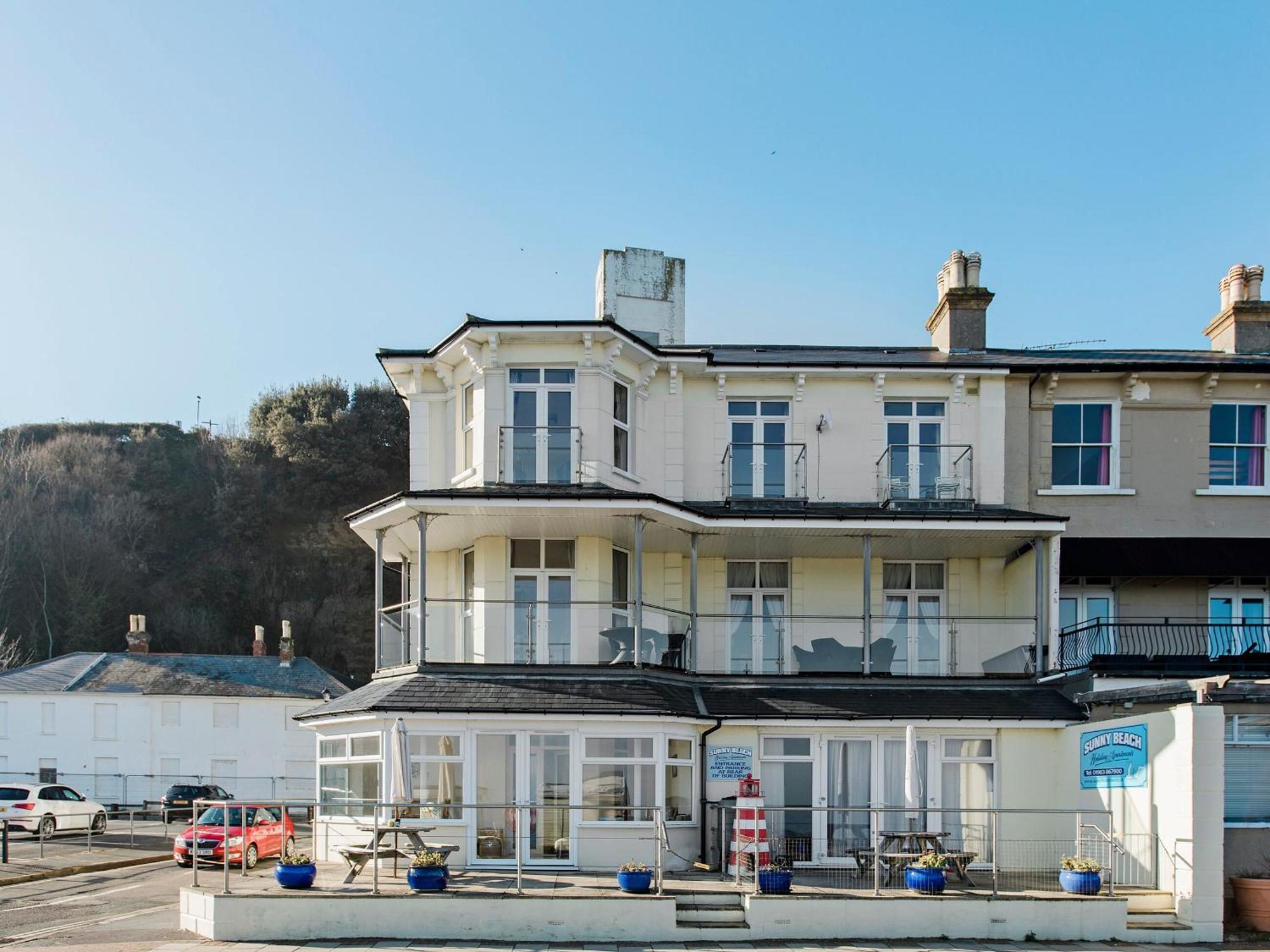 Sunny Beach Apartments Shanklin Buitenkant foto